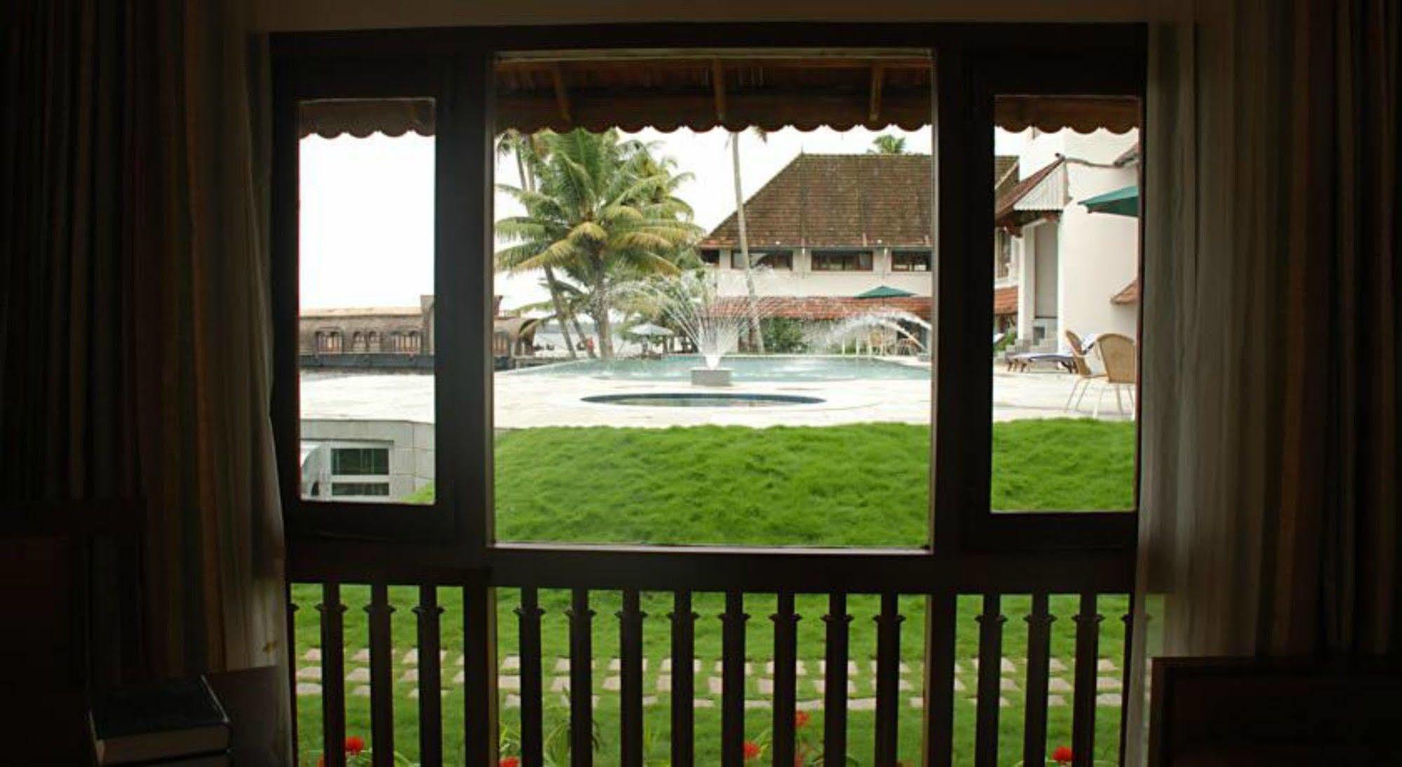 Lemon Tree Vembanad Lake Resort, Kerala Alappuzha Exteriér fotografie